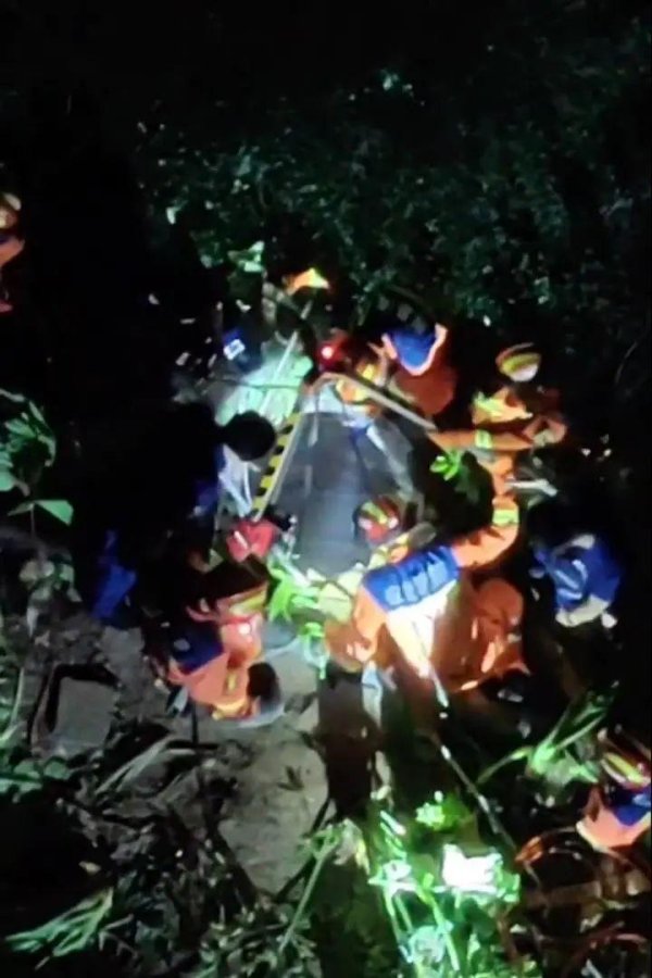 鼎冠策略 痛心！一12岁男孩小区内意外身亡