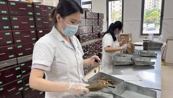 天牛宝配资 安徽东至：让中医药文化“活”起来、“火”起来